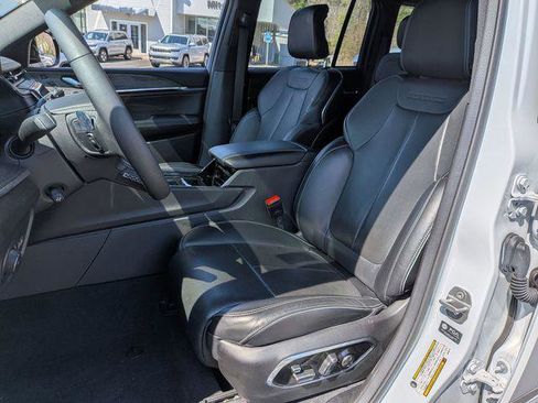 Certified 2024 Jeep Grand Cherokee Overland w/ Luxury Tech Group IV AWD/4WD image 12