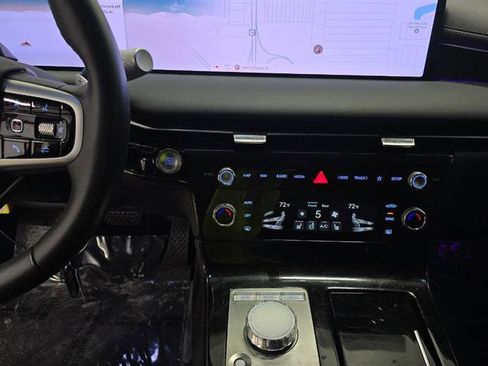 Used 2025 Genesis G80 2.5T image 6