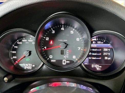 Used 2018 Porsche Macan image 25