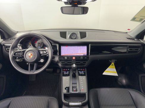 Certified 2025 Porsche Macan Turbo image 17