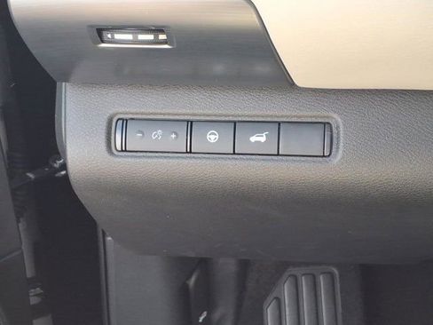 Used 2025 Nissan Pathfinder SL AWD/4WD image 22