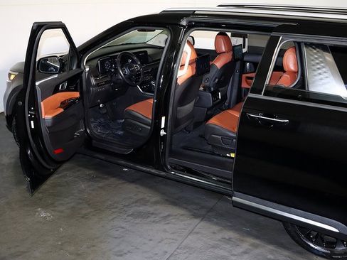 Used 2023 Kia Carnival SX image 5