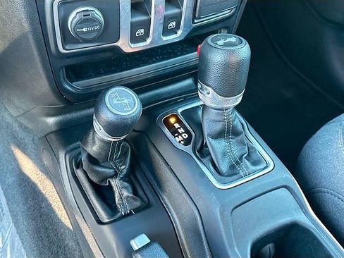 Used 2024 Jeep Wrangler Sport S image 16