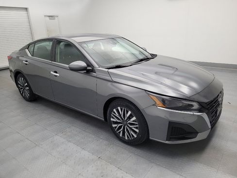 Used 2023 Nissan Altima 2.5 SV FWD image 11