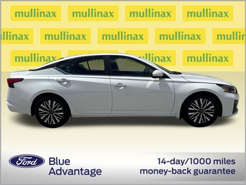 Used 2023 Nissan Altima 2.5 SV FWD image 2