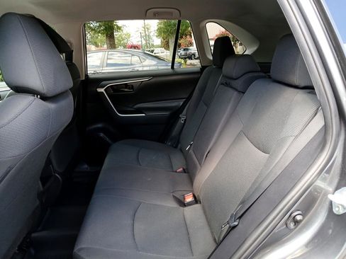 Used 2021 Toyota RAV4 LE image 11