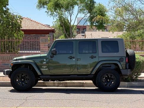 Used 2008 Jeep Wrangler Unlimited Sahara AWD/4WD image 3