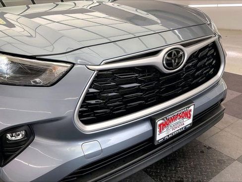 Used 2023 Toyota Highlander XLE AWD/4WD image 31