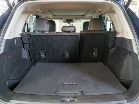 Used 2025 Nissan Rogue SV w/ SV Premium Package image 11