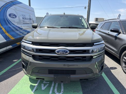Used 2024 Ford Expedition Max XLT AWD/4WD image 3