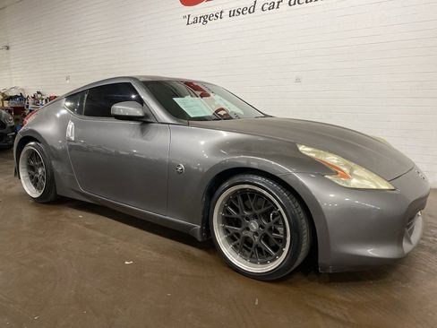 Used 2012 Nissan 370Z Coupe image 2
