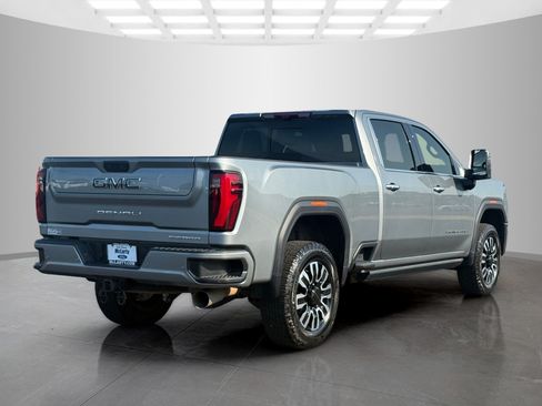 Used 2024 GMC Sierra 2500 Denali Ultimate AWD/4WD image 3