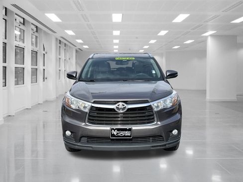 Used 2016 Toyota Highlander XLE image 2
