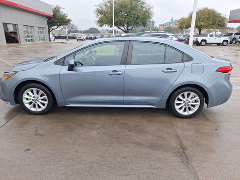 Used 2020 Toyota Corolla LE image 3