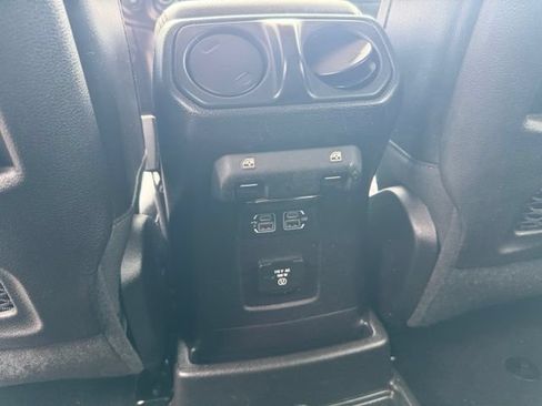Used 2018 Jeep Wrangler Unlimited Rubicon AWD/4WD image 32