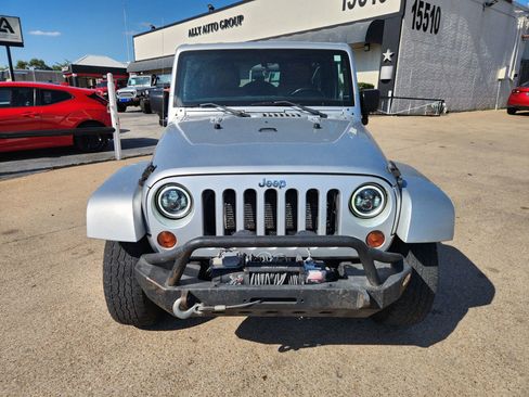 Used 2012 Jeep Wrangler Unlimited Sahara AWD/4WD image 8