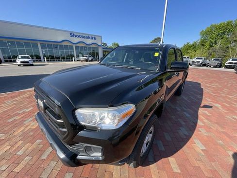 Used 2019 Toyota Tacoma SR w/ SR Convenience Package image 2