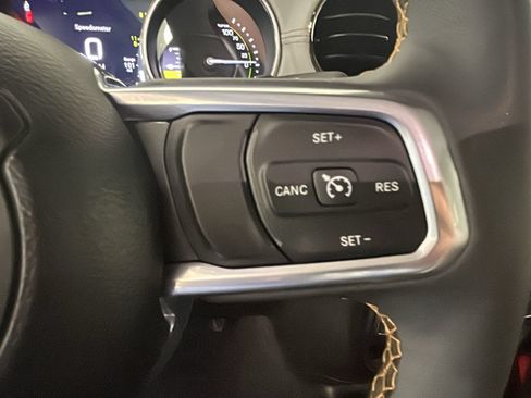 Used 2023 Jeep Wrangler Unlimited Sahara AWD/4WD image 19