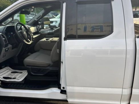 Used 2019 Ford F150 XLT w/ Equipment Group 302A Luxury AWD/4WD image 11