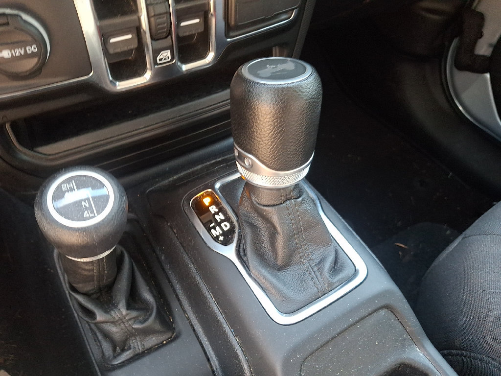 Used 2022 Jeep Wrangler Unlimited Sport AWD/4WD image 17