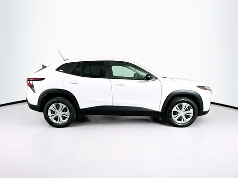 Used 2025 Chevrolet Trax LS image 10