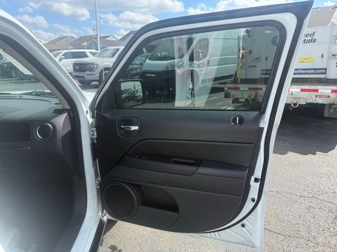 Used 2016 Jeep Patriot High Altitude FWD image 48