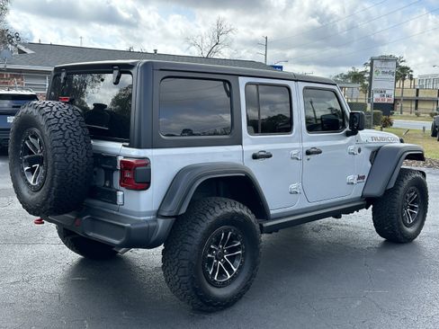 Used 2024 Jeep Wrangler Unlimited Rubicon w/ XTREMEE 35" Tire Package image 5