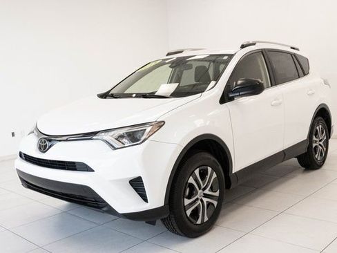 Used 2018 Toyota RAV4 LE image 6