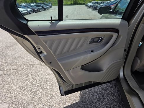 Used 2010 Ford Taurus Limited AWD/4WD image 19