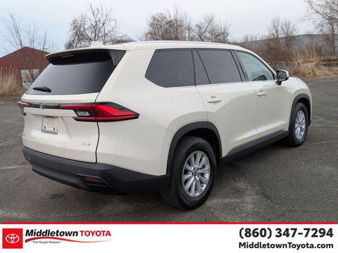 Certified 2024 Toyota Grand Highlander XLE image 3