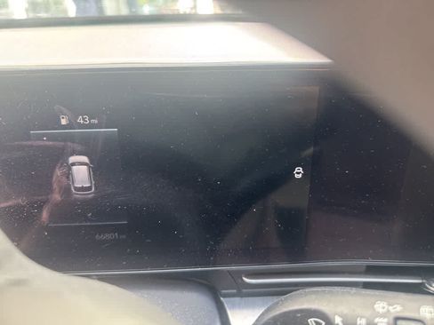 Used 2024 Hyundai Kona SE FWD image 2