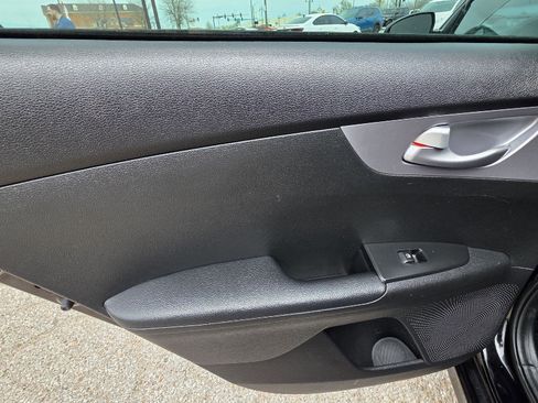 Used 2023 Kia Forte LX image 28