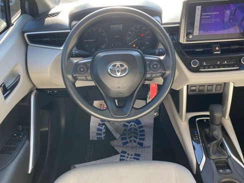 Used 2024 Toyota Corolla Cross L image 10