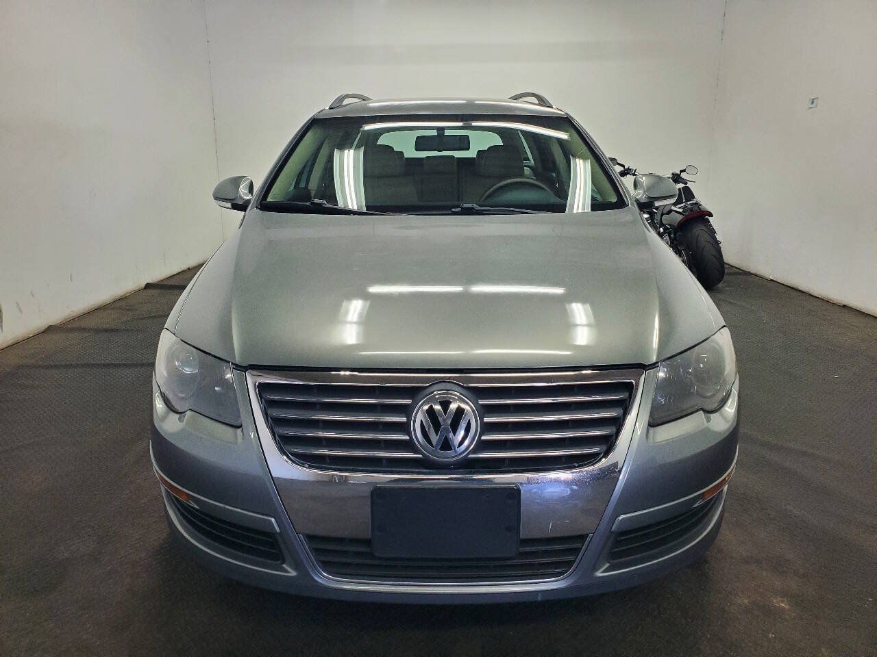 Used 2007 Volkswagen Passat 2.0T FWD image 2