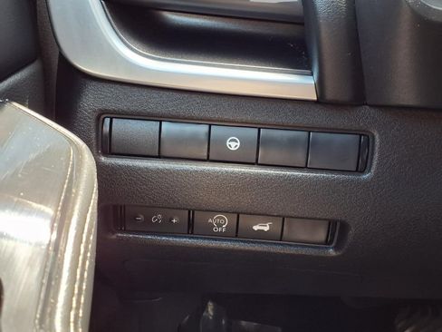Used 2024 Nissan Rogue SV AWD/4WD image 17