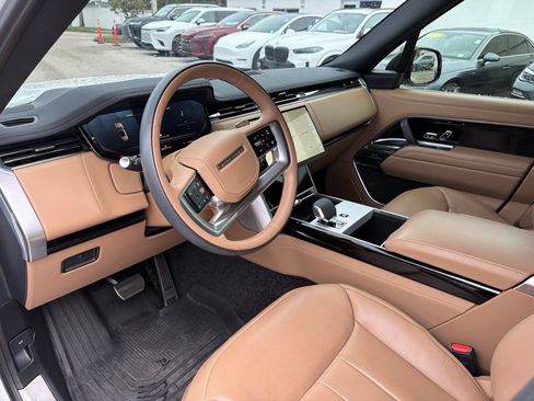 Used 2025 Land Rover Range Rover Long Wheelbase SE AWD/4WD image 11