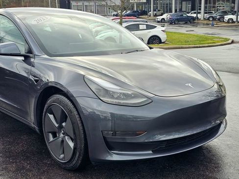 Used 2023 Tesla Model 3 Standard Range image 2