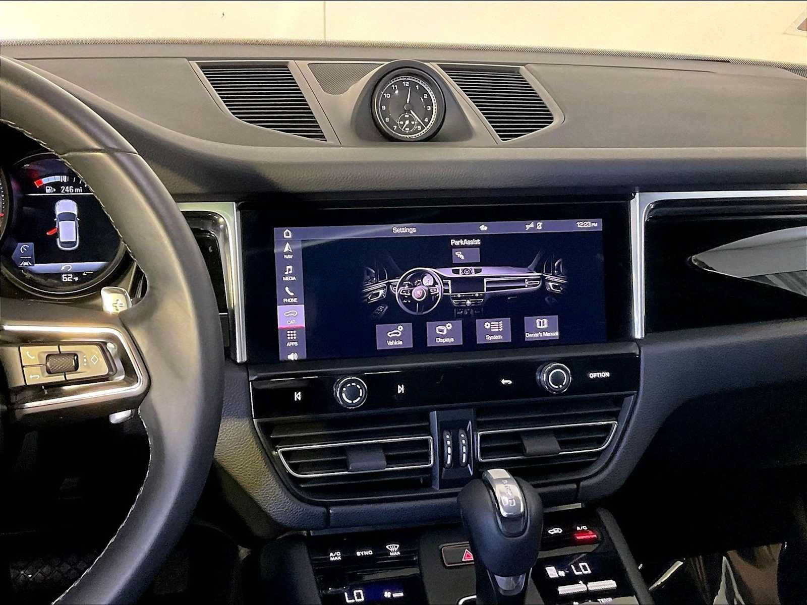 Certified 2023 Porsche Macan AWD/4WD image 16
