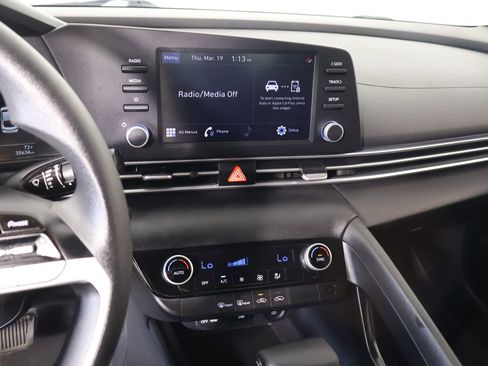 Used 2023 Hyundai Elantra SEL image 5