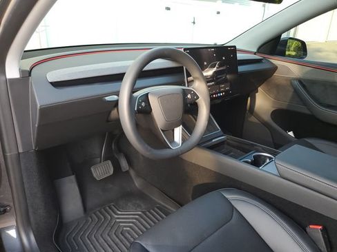 Used 2026 Tesla Model Y 2WD image 18