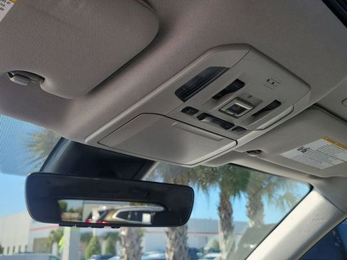 Used 2023 Toyota Highlander Limited image 34