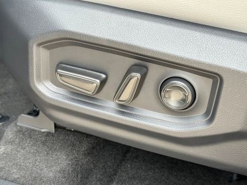 Used 2026 Toyota Tundra Limited w/ Power Package image 22