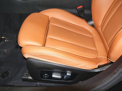 Used 2022 BMW 330e xDrive w/ M Sport Package image 15