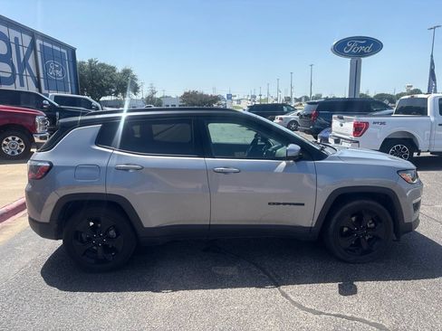 Used 2021 Jeep Compass Latitude FWD image 4