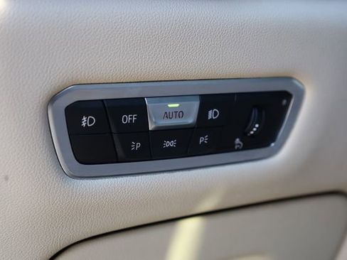 Used 2021 BMW X5 xDrive40i w/ M Sport Package image 12