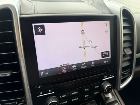 Used 2017 Porsche Cayenne AWD/4WD image 16