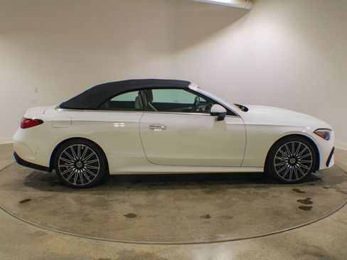 Used 2025 Mercedes-Benz CLE 300 4MATIC Cabriolet image 6