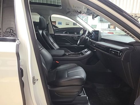 Used 2025 Lincoln Aviator AWD image 8