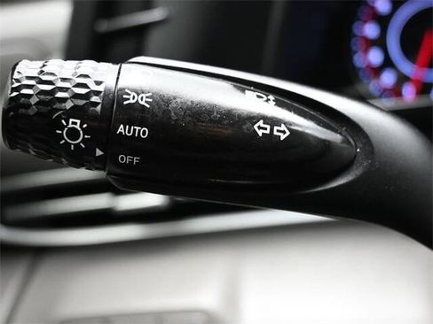 Used 2021 Hyundai Elantra SEL image 25