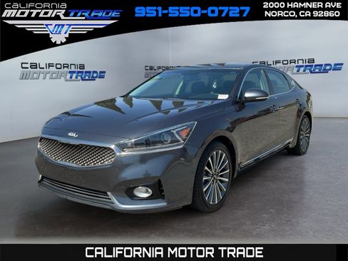 Used 2017 Kia Cadenza Premium w/ Luxury Package FWD image 1